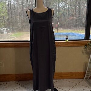 Effortless Black Sleeveless Maxi Dress